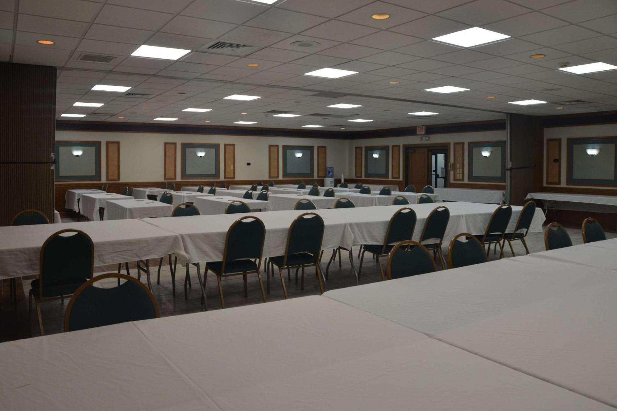Quality Inn Перисбърг Екстериор снимка